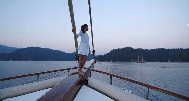 How much does it cost to charter a yacht in Turkey?
