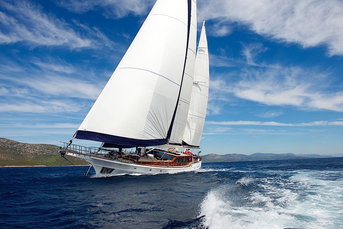 ¿Por qué las vacaciones en velero son populares en el Mediterráneo oriental?