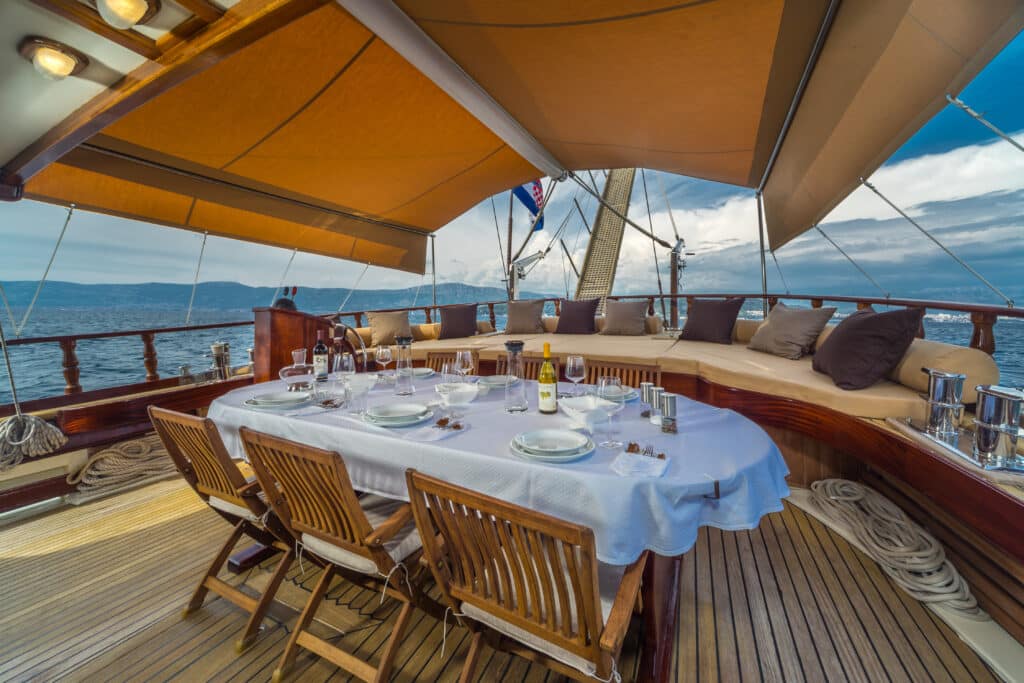 aft deck dining table - Angelica gulet