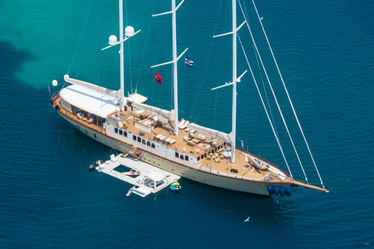 Yazz Yacht