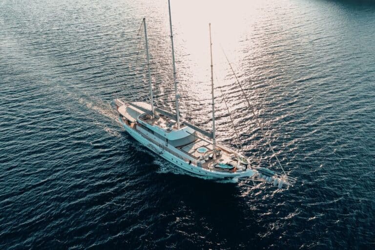 How to charter a yacht Guide